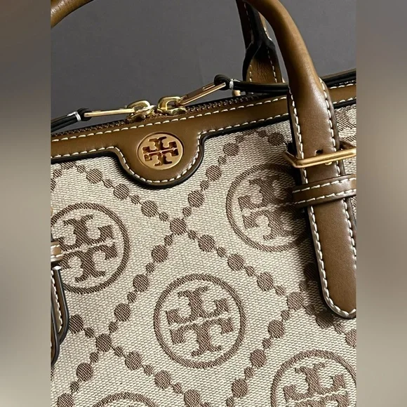💰SOLD - 83970 - Tory Burch Monogram Jacquard Barrel Bag - Picture 2 of 16